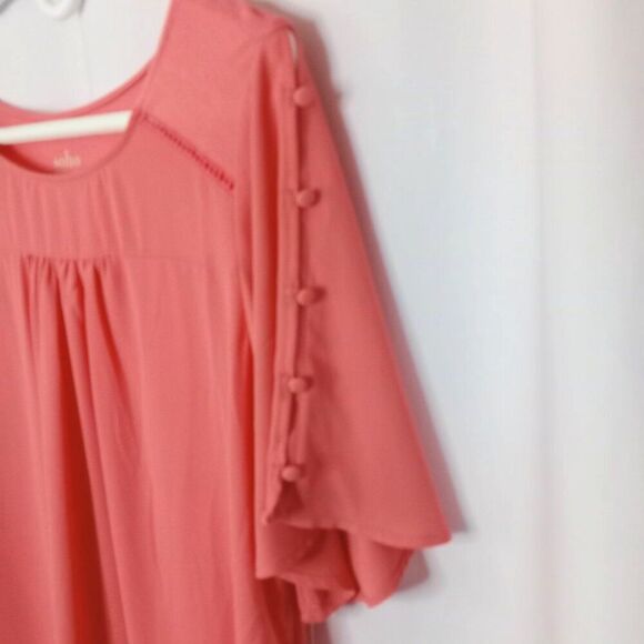 ⭐ Soho NY&C Jeans Short Sleeve Pullover Relaxed Fit Rayon Flowy Blouse NWT Small - Picture 3 of 4